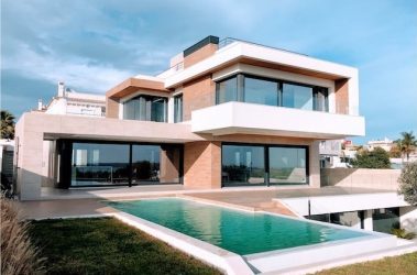 Casa Le Luxe Limited properties